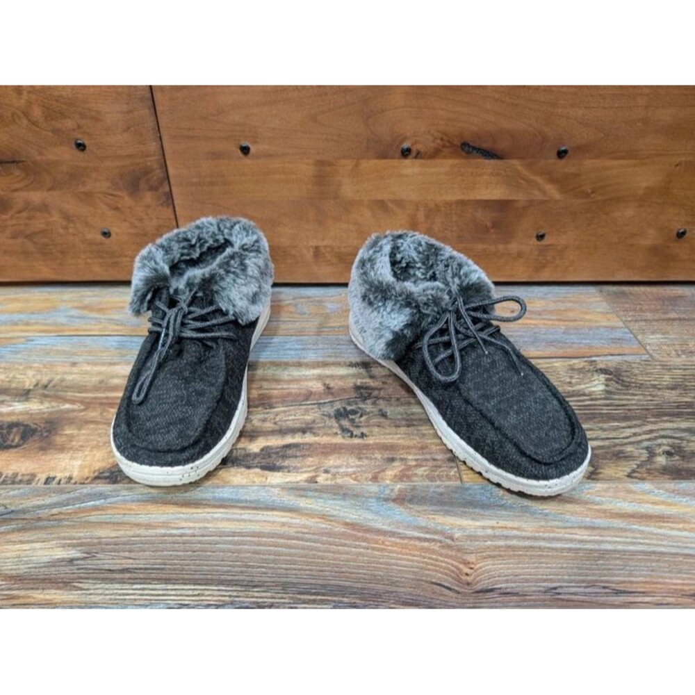 Hey dude boots black size 6
